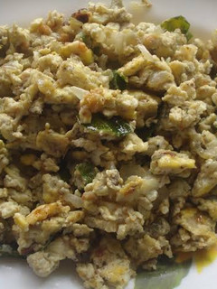 முட்டை பொடிமஸ் (Muttai podimass recipe in tamil) செய்முறை முக்கிய புகைப்படம்