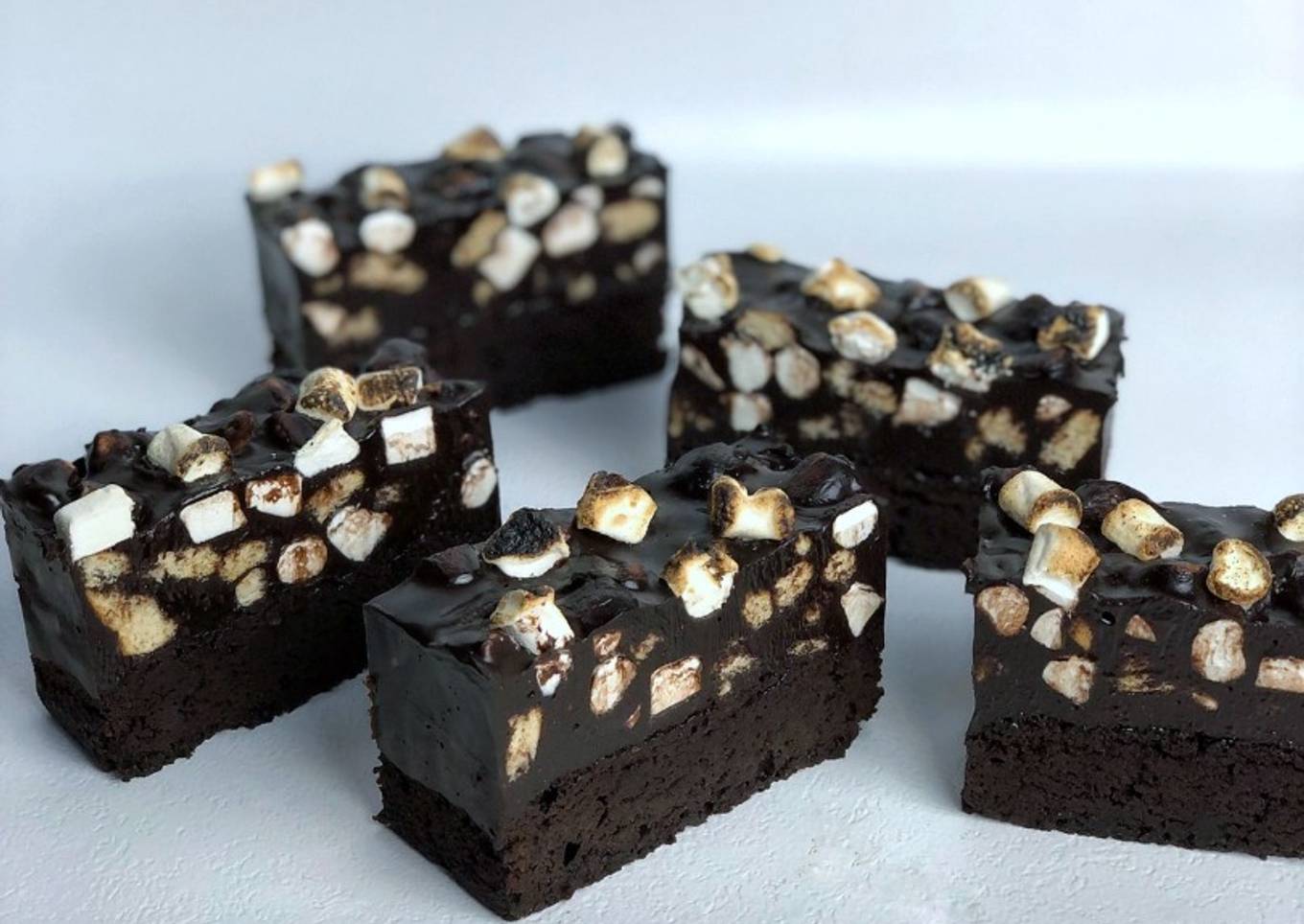 S'mores cake bar