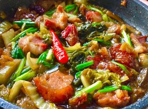 Hình của món Heo quay kho dưa cải (cải chua).