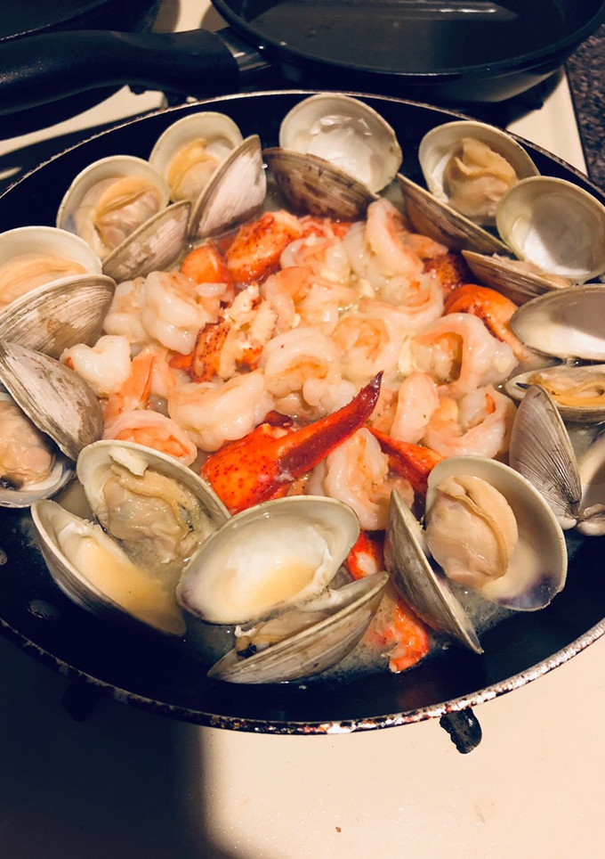A picture of Seafood In Garlic Sauce.