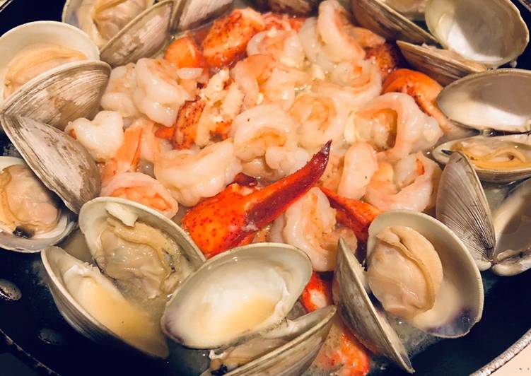 Recipe of Ultimate Seafood In Garlic Sauce