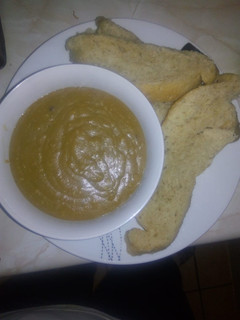 A picture of Split peas soup and Dombolo.