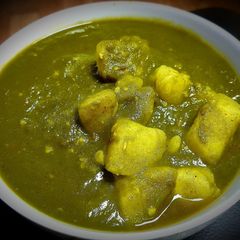 A picture of Aloo Palak (Potato in Spinach Puree).