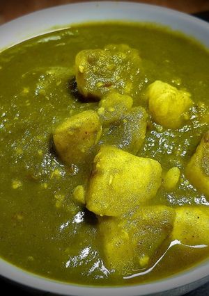 A picture of Aloo Palak (Potato in Spinach Puree).
