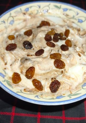 Una foto de Yogur Natural con Colacao 0/0 y Pasas Sultana sin Pepitas