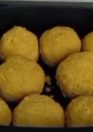 बेसन के लड्डू (Besan ke laddu recipe in hindi) रेसिपी मुख्य फोटो