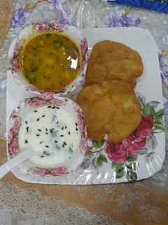 बेड़मी पूड़ी और आलू की सब्जी(Bedmi puri with aloo ki sbzi recipe in hindi) रेसिपी मुख्य फोटो
