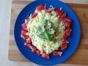 Una foto de zucchini y quinoa