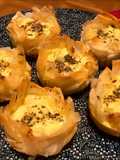 Cestas estilo quiche rellenas de bacon, cebolla, queso y trigueros