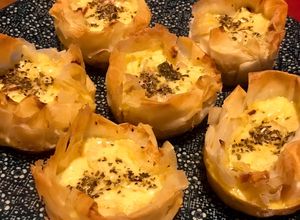 Una foto de Cestas estilo quiche rellenas de bacon, cebolla, queso y trigueros
