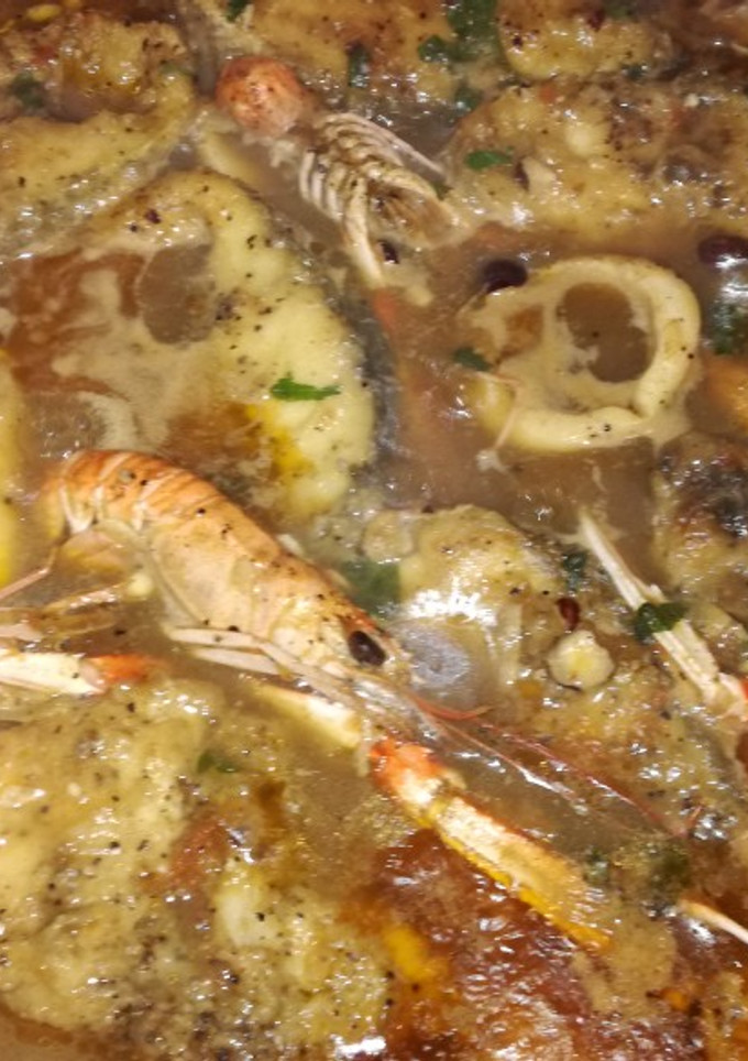 Una foto de Suquet de corvina con cigalas y calamares