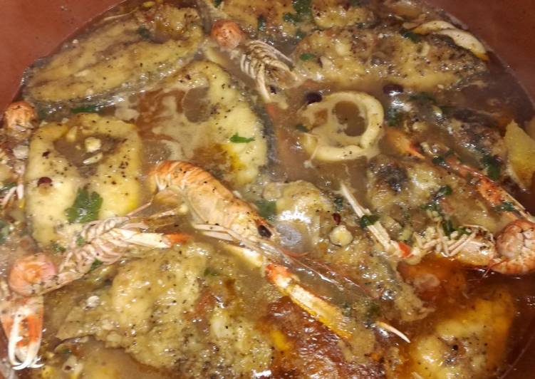 Suquet de corvina con cigalas y calamares