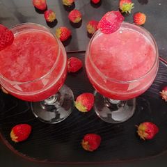 A picture of #स्ट्राॅबेरीजूस Strawberry 🍓 juice.