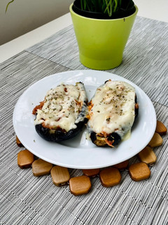 Una foto de Berenjenas rellenas al microondas 🍆
