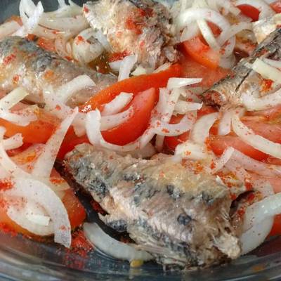 Ensalada de tomate, cebolla y sardinas Receta de Las Recetas de Silvi-  Cookpad
