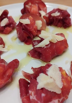 Foto di Bocconcini di bresaola ripieni di pesche