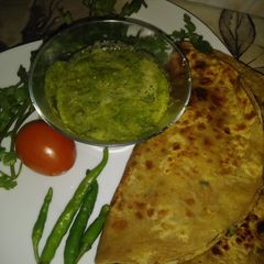 A picture of Aloo ke parathay.