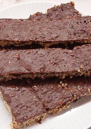 Müzliszelet dióval datolyával recept fotója