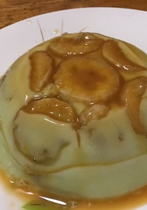 Une photo de Dôme pistache banane et caramel beurre salé