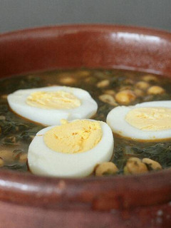 Una foto de Garbanzos con espinacas receta muy fácil 🍜🍴