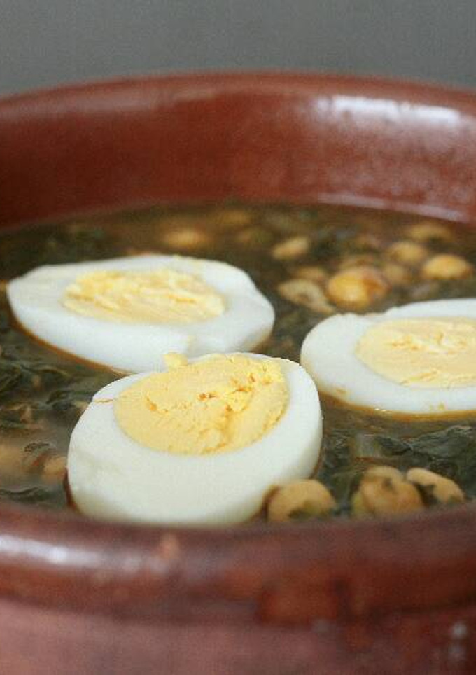 Una foto de Garbanzos con espinacas receta muy fácil 🍜🍴