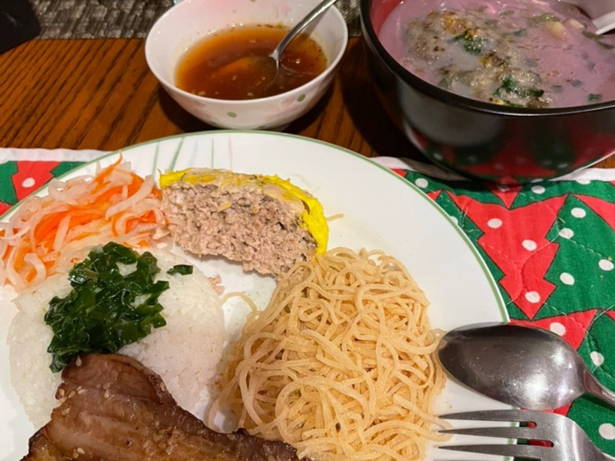 Cơm tấm thịt ba chỉ nướng