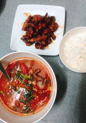 Hình của món Thịt kho tiêu- canh thịt bò cà chua.