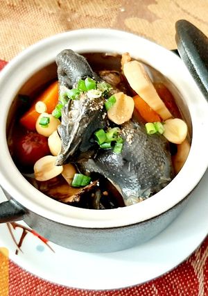 Hình của món Gà ác hầm Sâm dây.