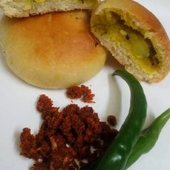 A picture of Baked stuffed vada paav.