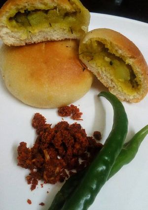 A picture of Baked stuffed vada paav.