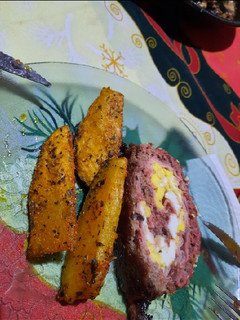 Una foto de Arrollado de carne con papas rústicas 😋