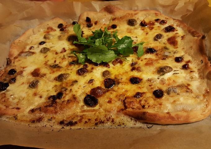 Pizza aux fromages et pâte au levain