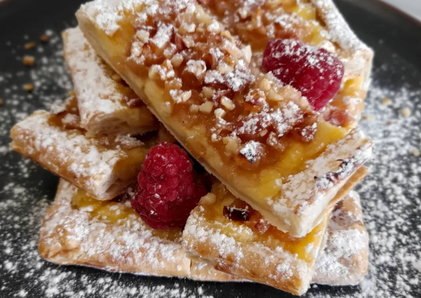 Tartaleta de hojaldre de manzana y crema pastelera