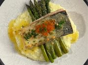 Una foto di salmone scalogno