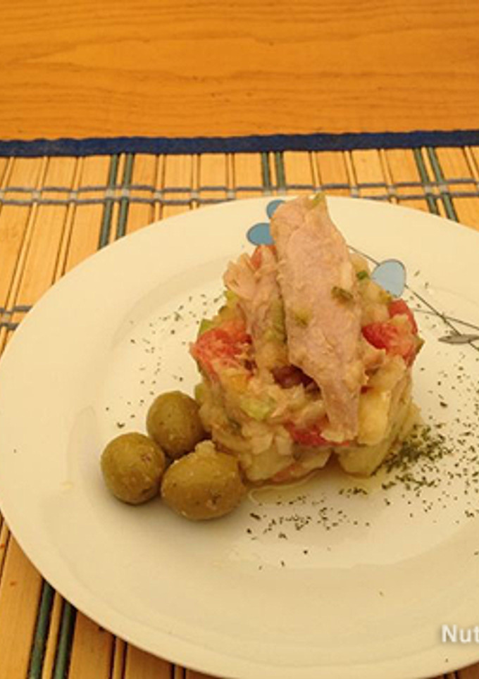 Una foto de Ensalada de patatas con verdura de temporada