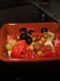 Ensalada de melón y tomate con aceitunas