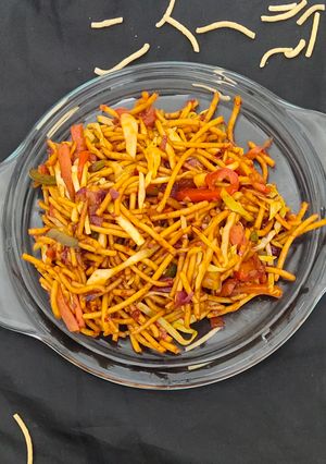 ચાઈનીઝ ભેળ (Chinese Bhel Recipe In Gujarati) રેસીપી મુખ્ય ફોટો