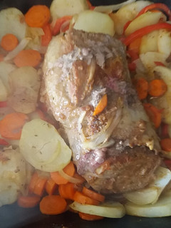 Una foto de Peceto condimentado con verduras