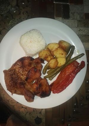 Una foto de Una cena de carne y verduritas