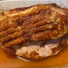 A picture of Smith & Ellis roast pork leg with crackling!.