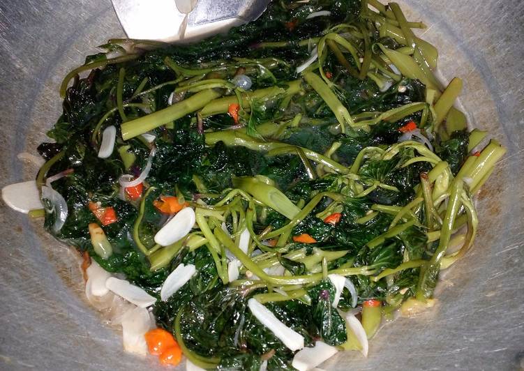 Tumis daun ubi jalar dan kangkung