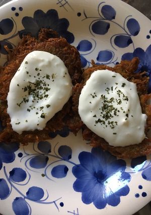 Tócsni fokhagymás-tejfölös mártogatóssal recept fotója