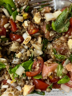 Una foto de Ensalada de arroz con salmón