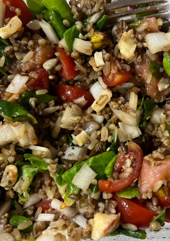 Una foto de Ensalada de arroz con salmón