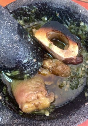 Una foto de Salsa tatemada jalapeño y tuétano