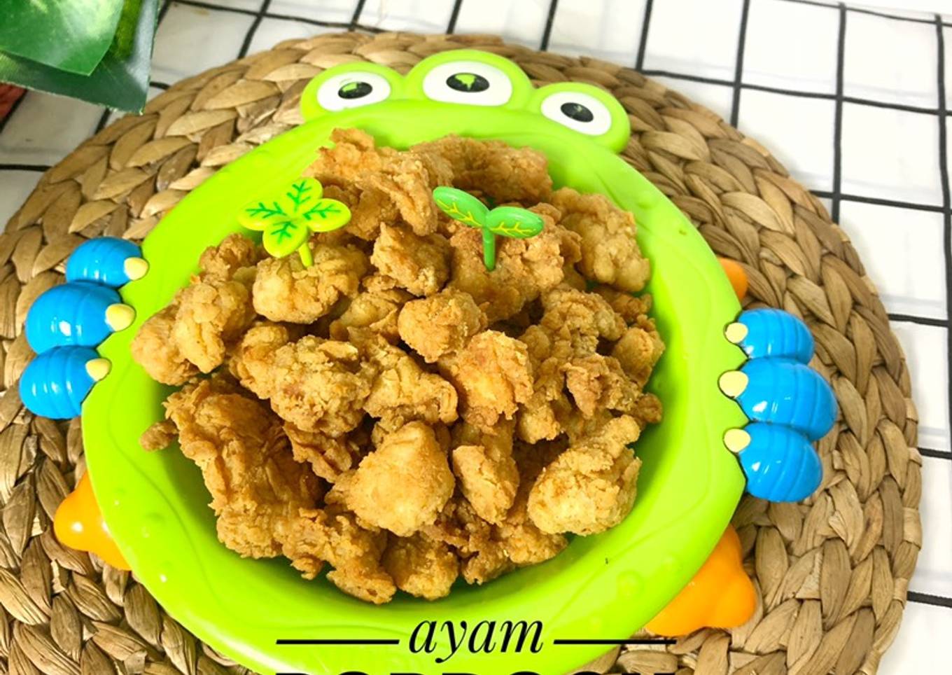 Bagaimana Menyiapkan Ayam poprock yang Menggugah Selera