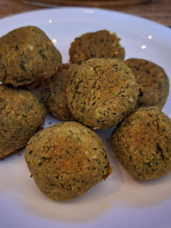 Una foto de Falafel muy fácil con garbanzos de lata