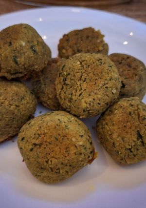 Una foto de Falafel muy fácil con garbanzos de lata