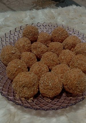 A picture of Potato balls.