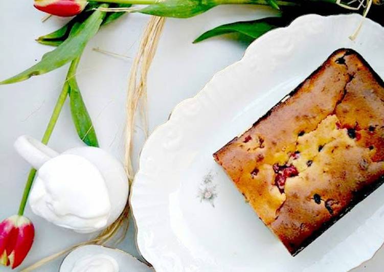 Bolo de Iogurte e Lima com Frutos Vermelhos!